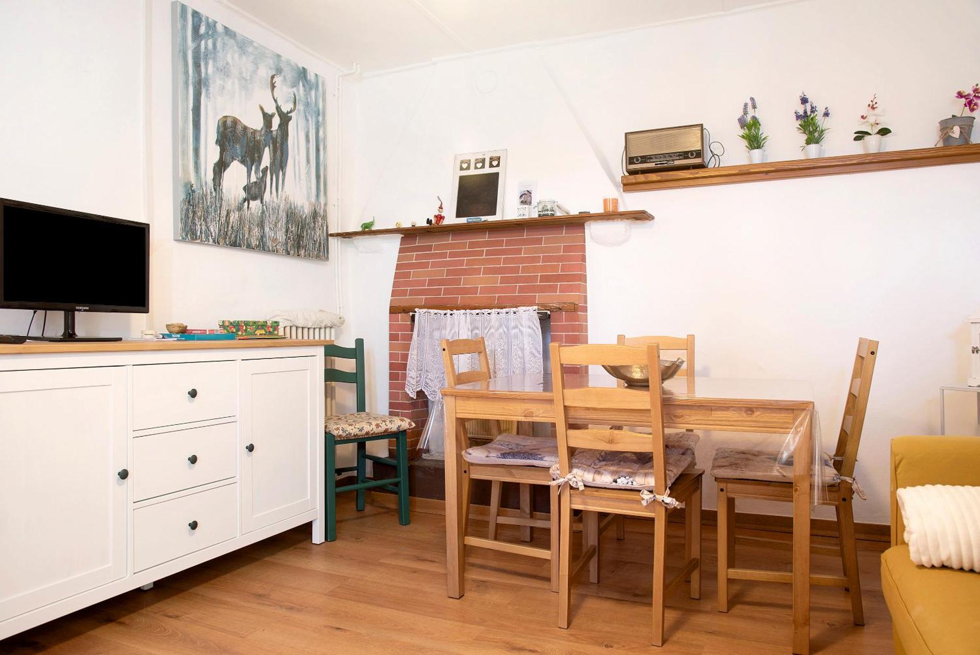 Apartmán La Vecchia Torre Porto Valtravaglia Exteriér fotografie