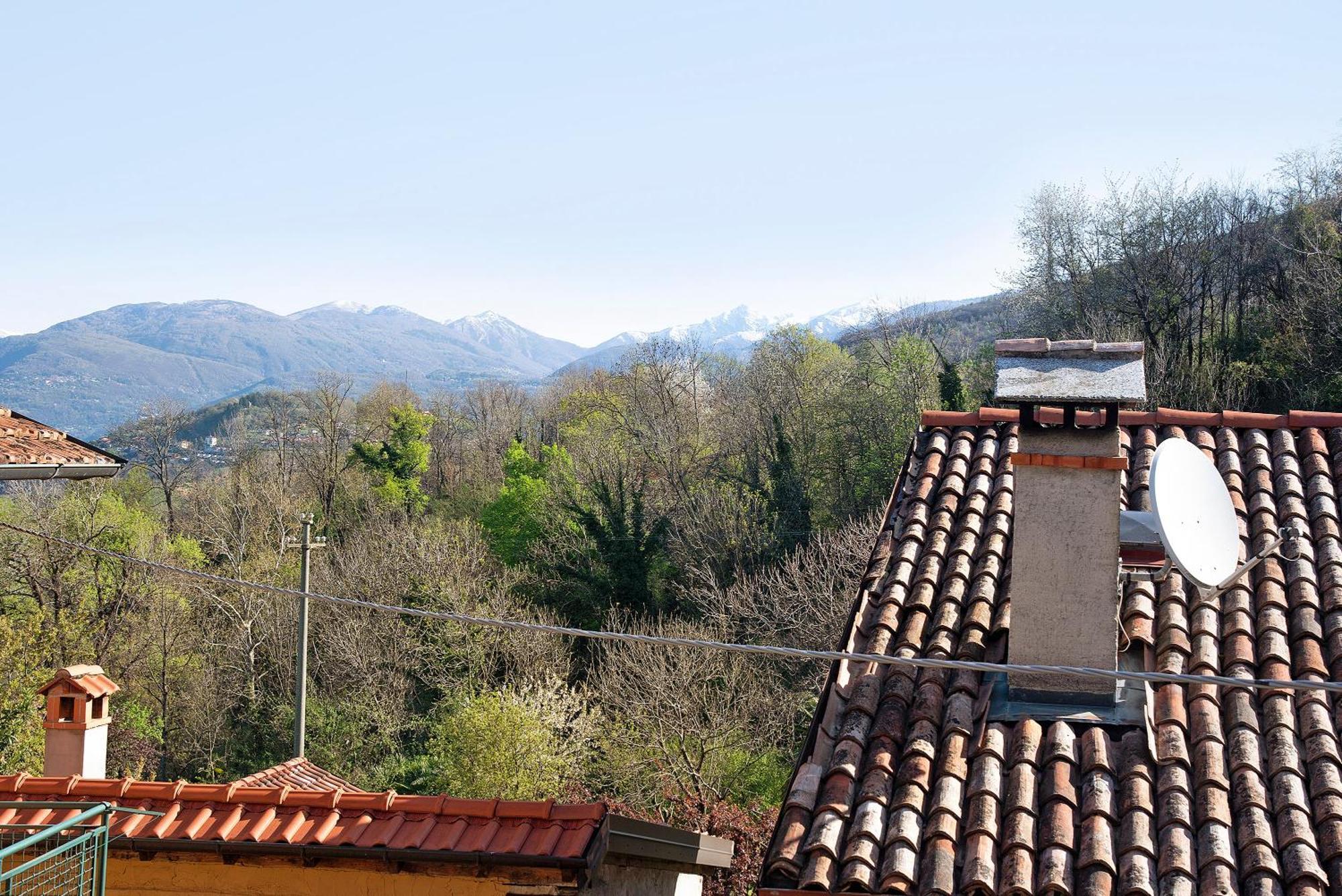 Apartmán La Vecchia Torre Porto Valtravaglia Exteriér fotografie